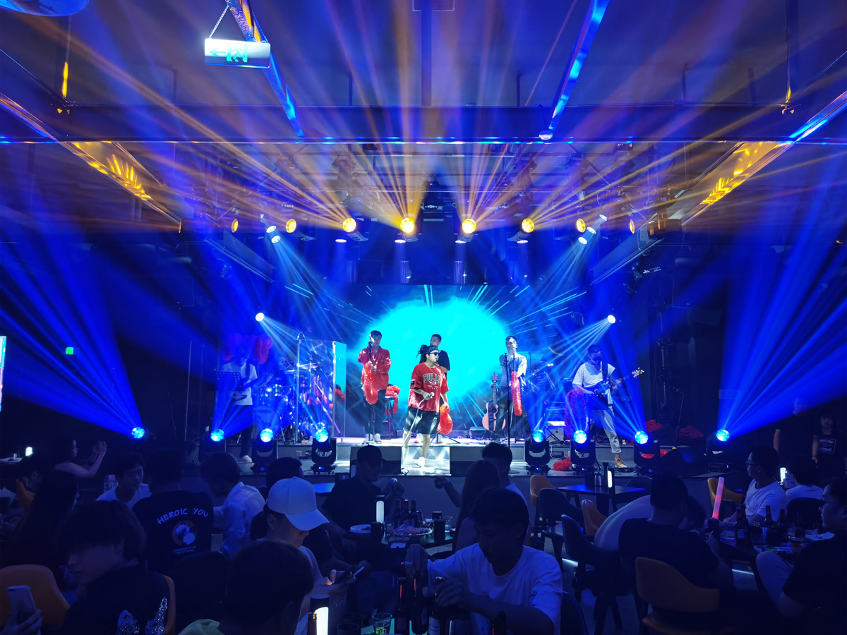 LIVE HOUSE
